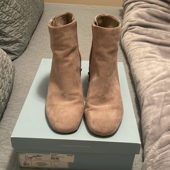 Seychelles audition taupe suede bootie. - Picture 2 of 3